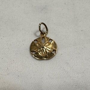 14 karat gold, sand dollar Pendant Charm
